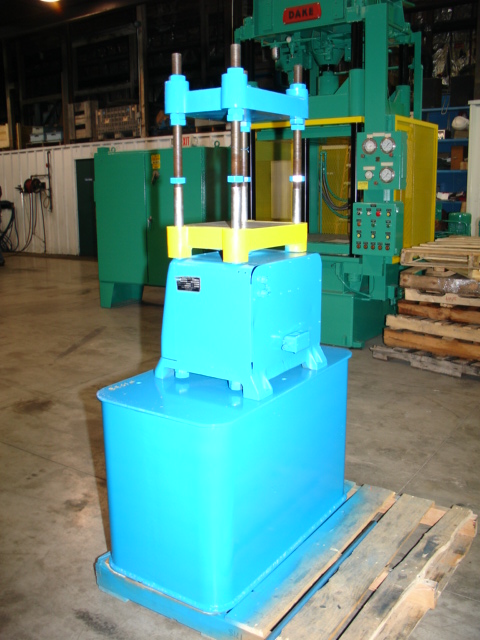 12 Ton, Wabash, 12" x 12", hand-pump, bench top, 11" daylight, 6" stroke, 4-post, #1538 - Image 2