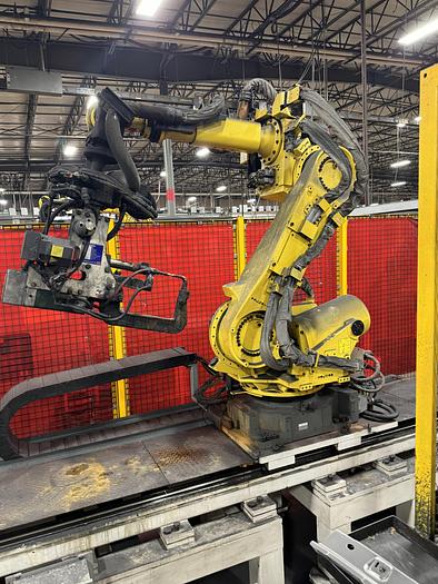 Fanuc, R-2000iB/165F, R-30iB with 7th Axis Servo spot weld gun & 8th Axis 3 meter RTU, 2014, #105194 (5 - Image 2