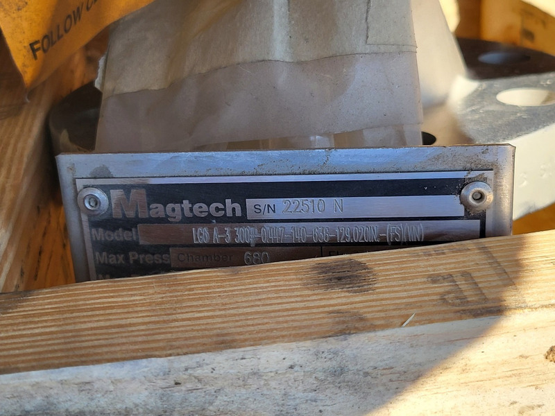 Magtech Magnetostrictive Level Transmitter #LTM-350-G, w/LG Series magnetic gauge, like new - Image 5