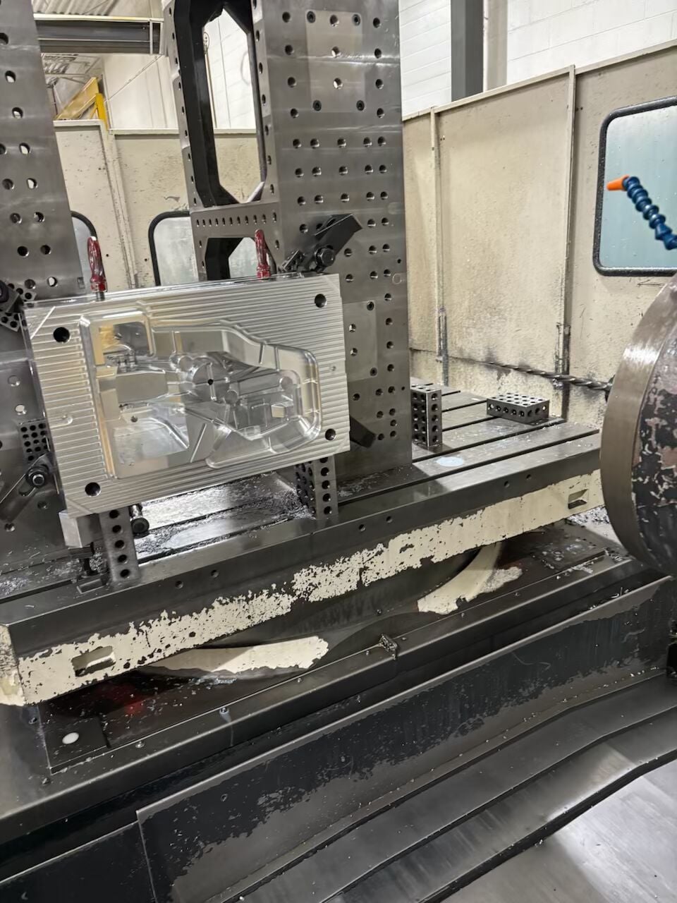 4.3" Toshiba #BTD-110R16, CNC Horizontal Boring Mill, 40 HP, 3000 RPM, 30 ATCm Tosnuc-888 CNC Control, 1998 - Image 2