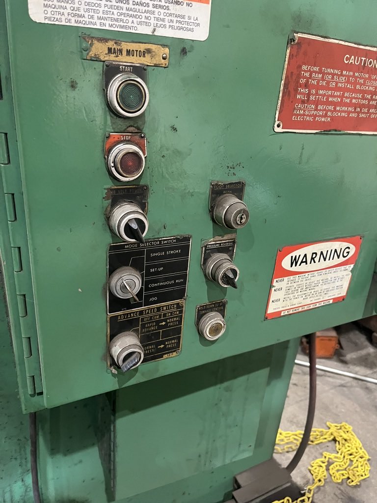 300 Ton, Pacific #K300-12, hydraulic press brake, 24' overall, 125-1/2" between housing, 12" stroke, 30 HP - Image 3