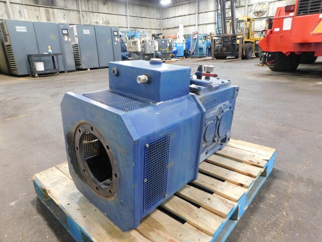 Flender #4397925-0040-008, gear reducer, 13.985:1. 127.28/MIN. - Image 8