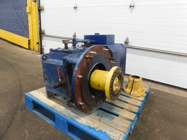 Flender #4397925-0040-011, gear reducer, 13.985:1. 127.28/MIN. - Image 4