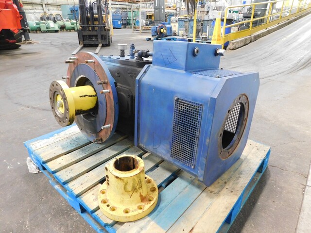 Flender #4397925-0040-011, gear reducer, 13.985:1. 127.28/MIN. - Image 6