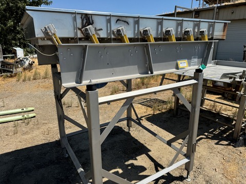 46" wide x 7' long, Best #2199-225-1, Stainless Steel vibratory feeder, 8" high sidewalls, dual vibrator - Image 2