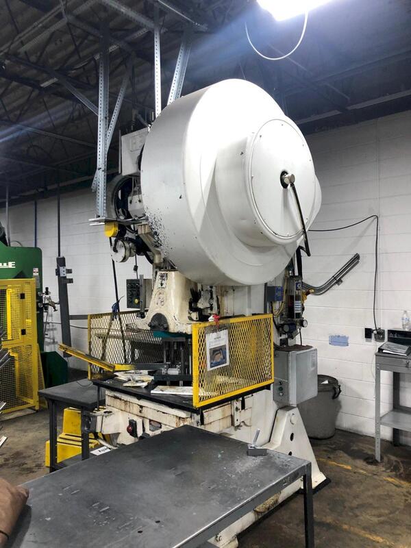 100 Ton, Federal #8, OBI Press, 4" Stroke, 19.5" Shut Height, 80 SPM, 36" x 28" Bed, Air Clutch & Brake, 1973 - Image 2