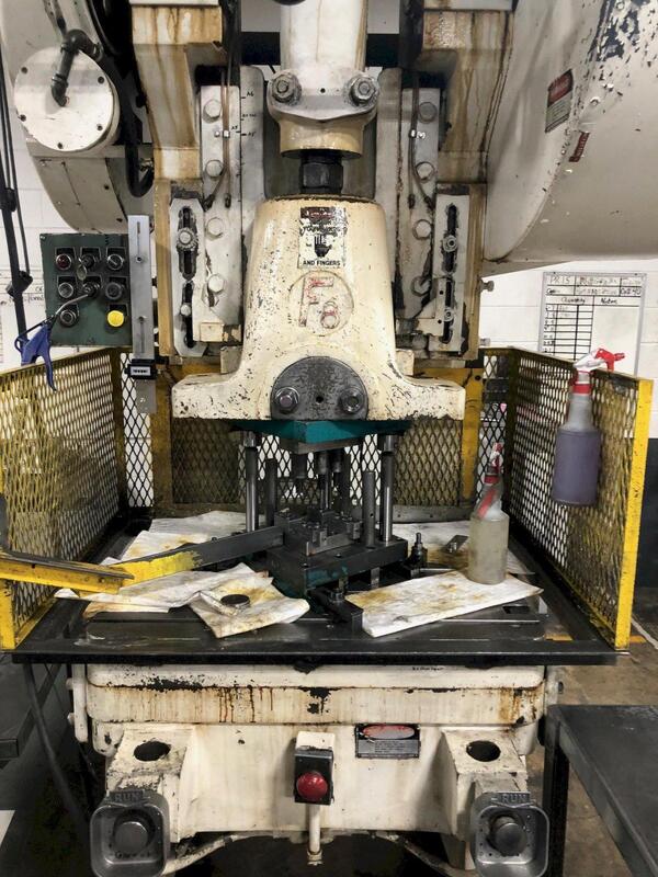 100 Ton, Federal #8, OBI Press, 4" Stroke, 19.5" Shut Height, 80 SPM, 36" x 28" Bed, Air Clutch & Brake, 1973 - Image 4