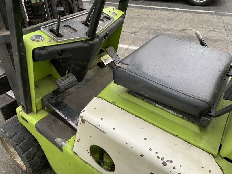 5500 lb. Clark #C500-55, LP gas forklift, 244" lift height, protective roll cage, automatic transmission - Image 5