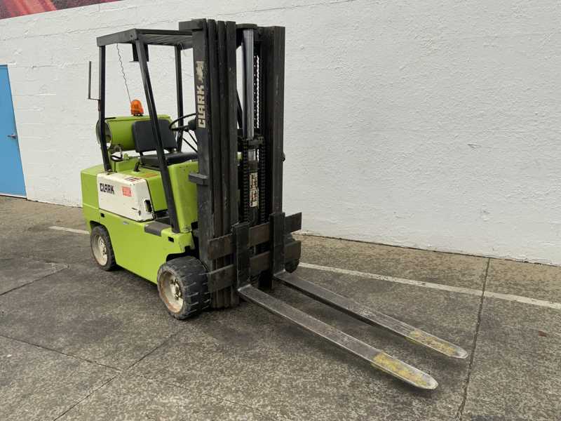5500 lb. Clark #C500-55, LP gas forklift, 244" lift height, protective roll cage, automatic transmission - Image 7