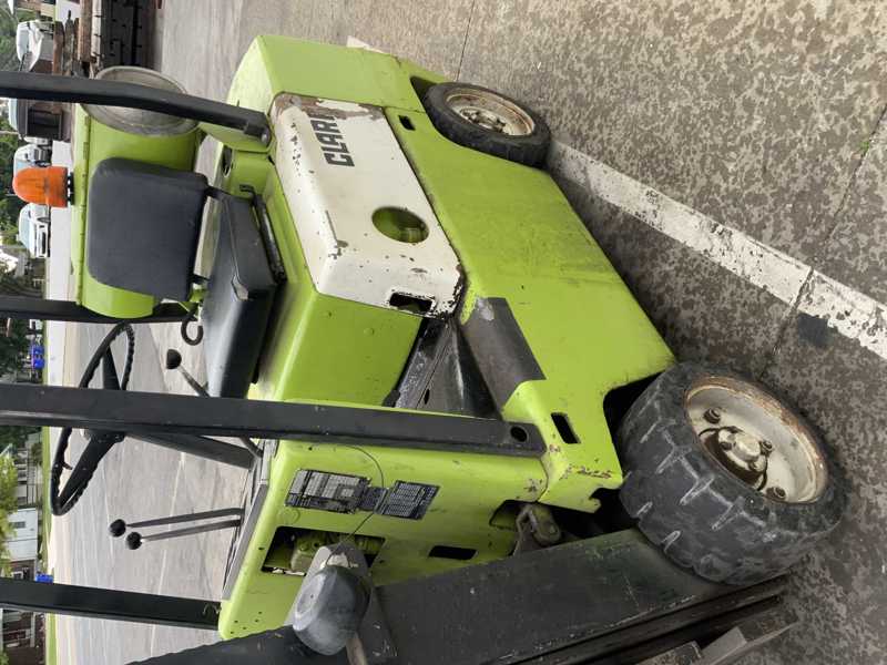 5500 lb. Clark #C500-55, LP gas forklift, 244" lift height, protective roll cage, automatic transmission - Image 9
