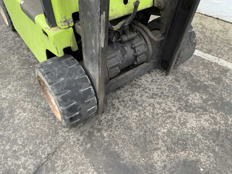 5500 lb. Clark #C500-55, LP gas forklift, 244" lift height, protective roll cage, automatic transmission - Image 10