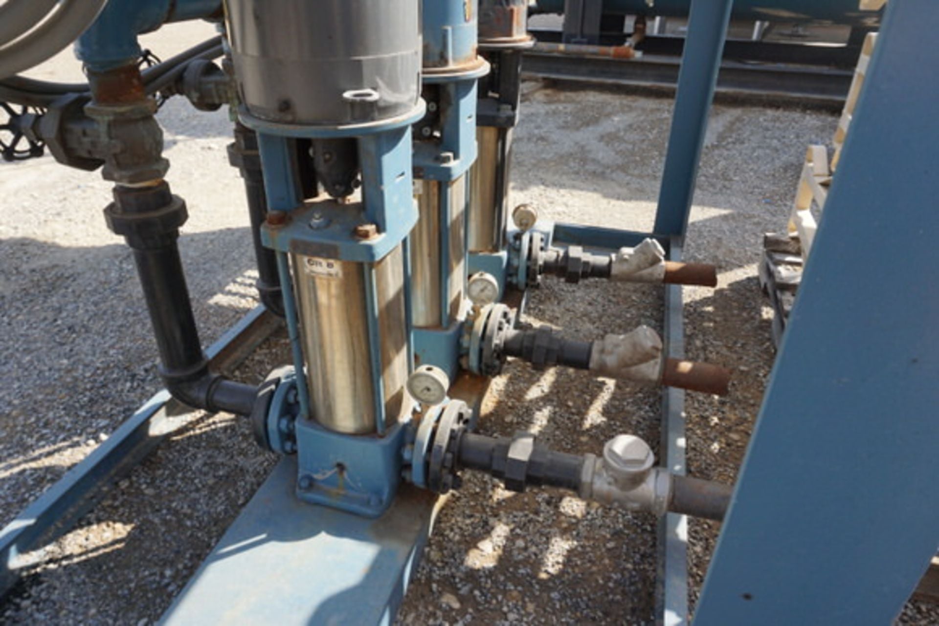 1000 gal. BFS Industries #GS1000-7.5, triplex, Stainless Steel boiler feed water tank w/ (3) 7.5 HP Grundfoss - Image 4