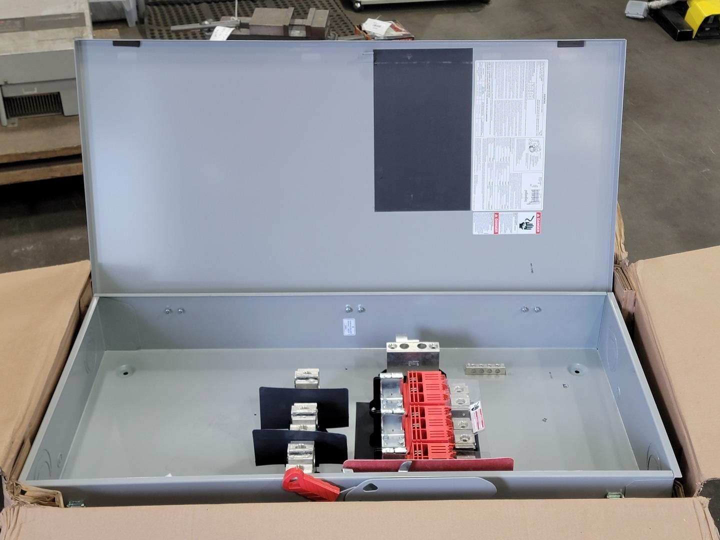400 Amp. Siemens, HFC325NA, fused disconnect, 3-pole, 240 Volts, new surplus - Image 6