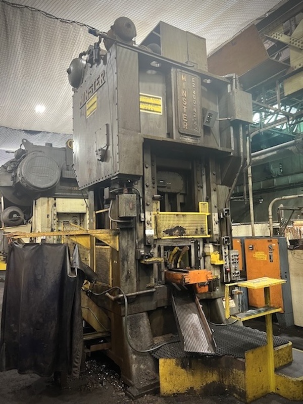 400 Ton, Minster #E2-400-42-42, straight side double crank press, 8" stroke, 38" Shut Height, 42" RL x 42" FB - Image 1