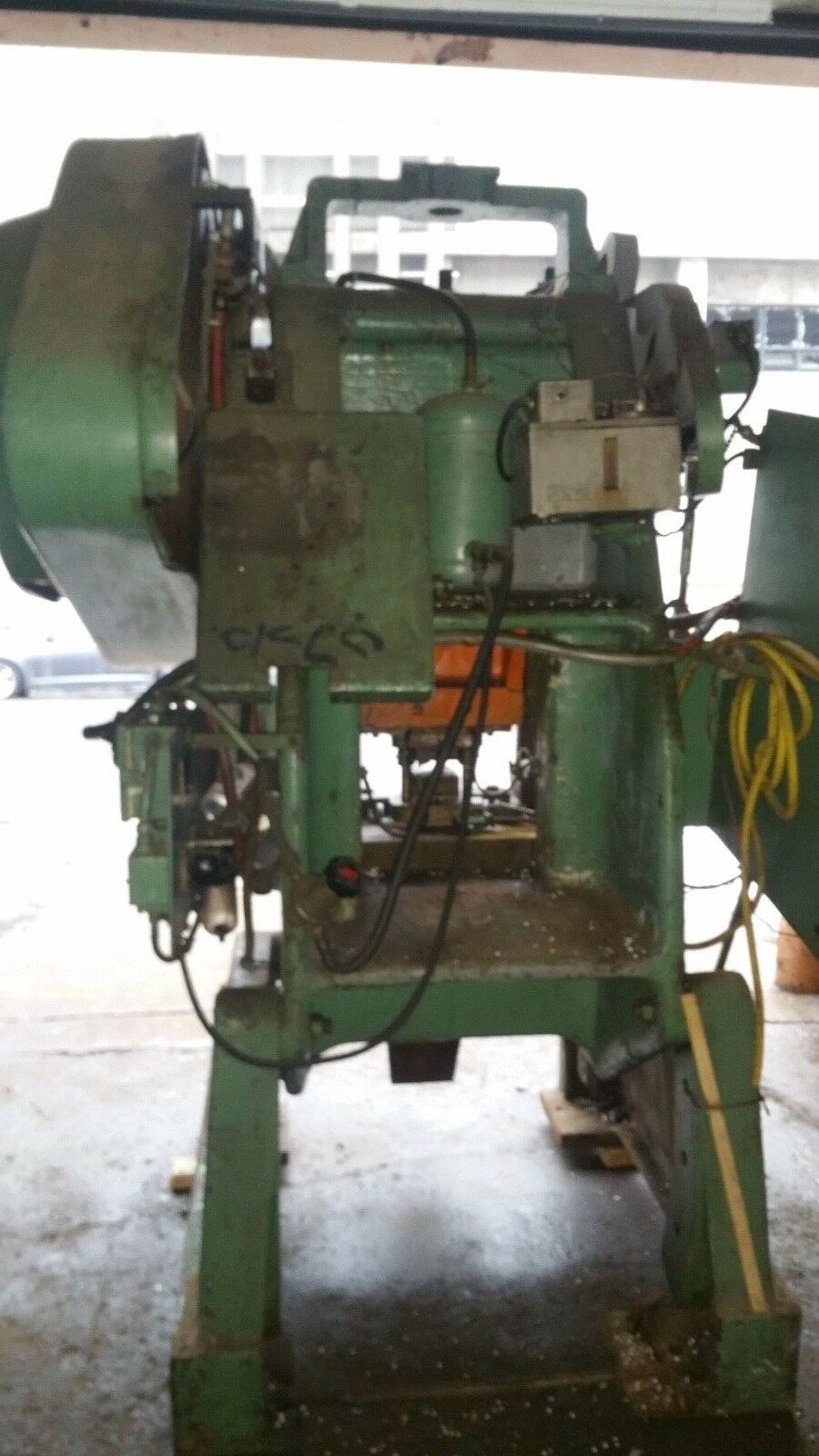 45 Ton, V & O, OBI Power Press, air clutch, adjustable, 1.75" Stroke, 9" Shut height, 36" x 21" x 2.5" - Image 4