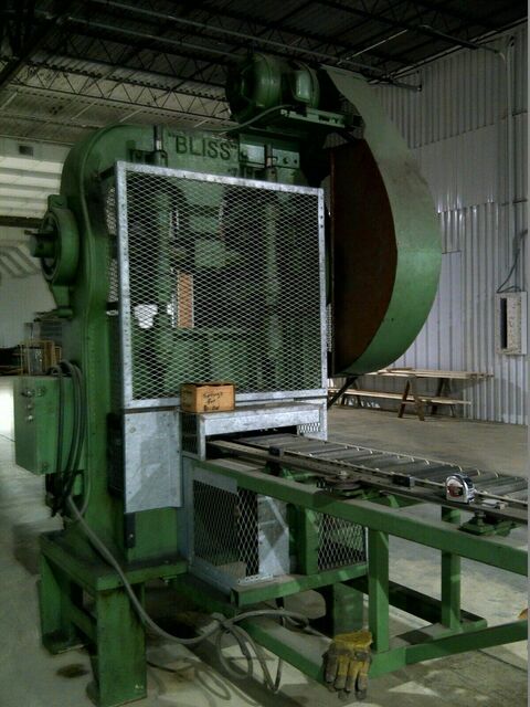 60 Ton, Bliss, straight side double crank Power Press, automatic feed, 2" -4" Stroke, 30" L-R x 16" F-B Bed - Image 1