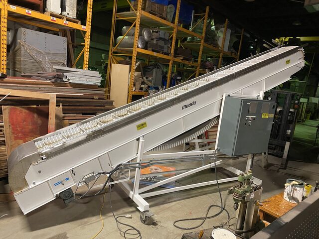 Moody, Belt w/Pocket/Bucket Type Conveyor, elevating, 14" width Belt, 9" x 10" x 3" H Basket, adjustable - Image 1