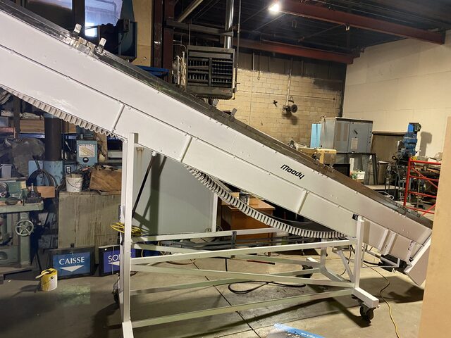 Moody, Belt w/Pocket/Bucket Type Conveyor, elevating, 14" width Belt, 9" x 10" x 3" H Basket, adjustable - Image 2