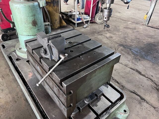 4' -11" Carlton, Radial Drill, 9" - 48" Face to Spindle Center, 17.5" - 4' 8.5" Spindle radius, #4 MT, 5 HP - Image 3