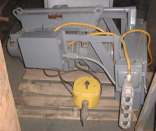 3 Ton, P & H - Whiting #223F41, Hoist, Electric, 6000 lb. capacity, 15' Lift, 7-20 FPM, (4) pendant, 220 V - Image 1