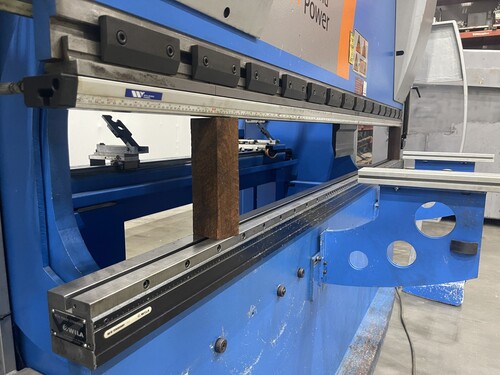 110 Ton, Prima Power press brake, 10' overall, serial QUO-0012-V300042 - Image 2