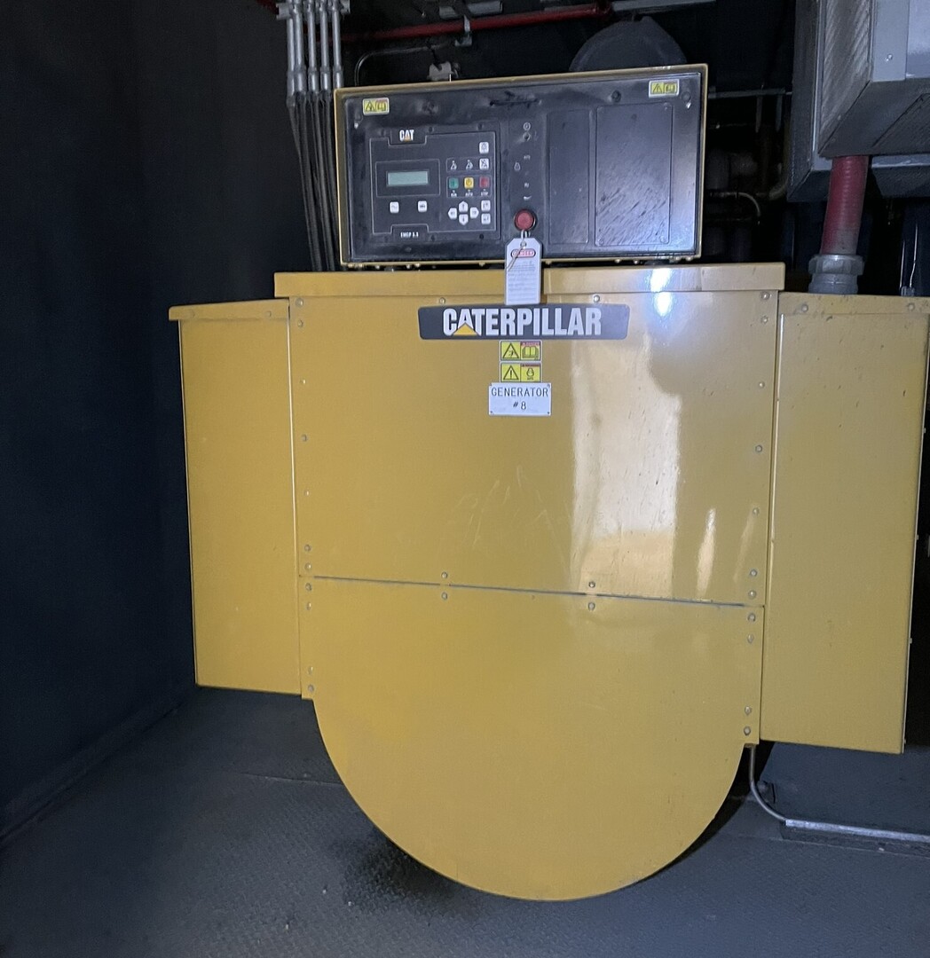 1450 KW Caterpillar #3516BHD, diesel generator, skid mounted, 4160 Volts, 24283 hours, 2008 - Image 3