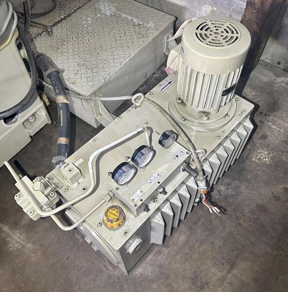 12" x 20" Toyoda #GOS32X50, cylindrical grinder, 16" wheel, 5 HP, coolant system - Image 8