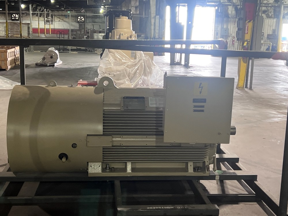 900 HP 1800 RPM General Electric, Frame 5809/10, TEFC, Ball Bearing, 1.15 service factor, 2300/4160 Volts - Image 4