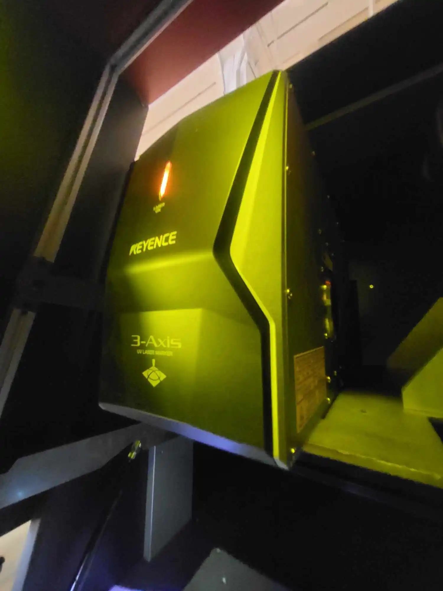 Keyence #MD-U1012C, 3-Axis, 355 nm wavelength, 3 watt/40 KHz output, 4.92" x 4.92" x 1.65"marking area, low - Image 3