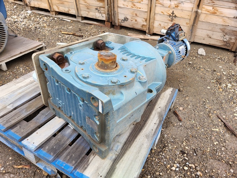 3 HP, 1755 RPM, SEW-Eurodrive #KA127R77AM182-KS, 704.00 :1 ratio gear reducer, 575 Volts - Image 9