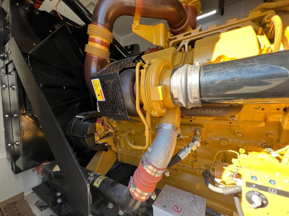 1000 KW Caterpillar #C32, diesel generator, standby, 277-480 Volts, 5 hours, new surplus, 2021 - Image 3