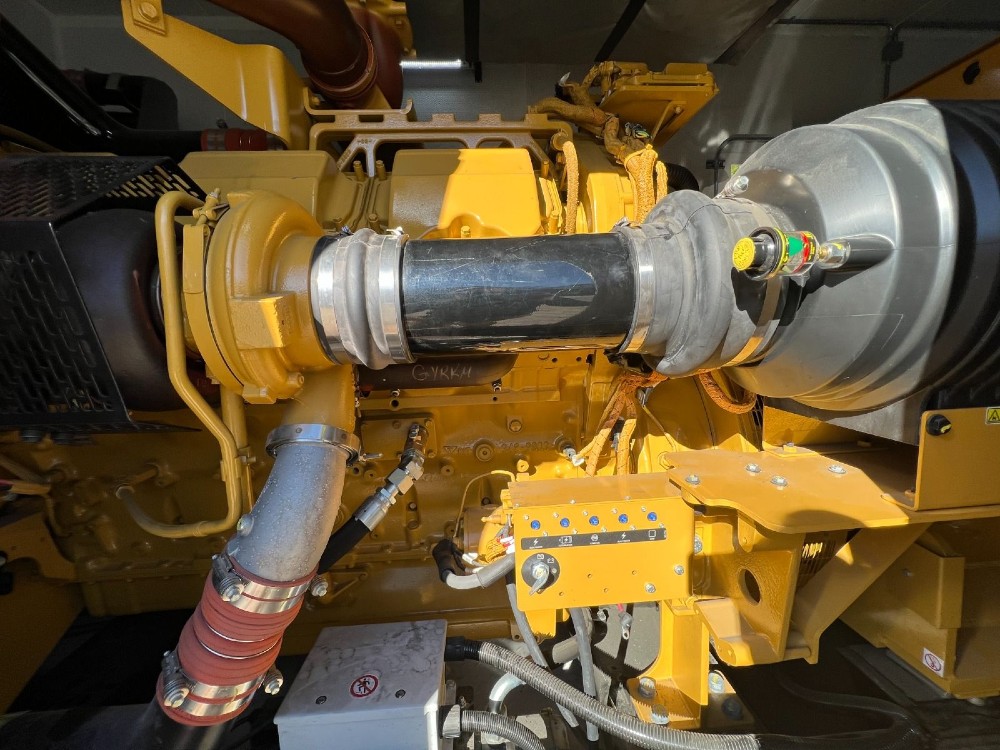 1000 KW Caterpillar #C32, diesel generator, standby, 277-480 Volts, 5 hours, new surplus, 2021 - Image 9