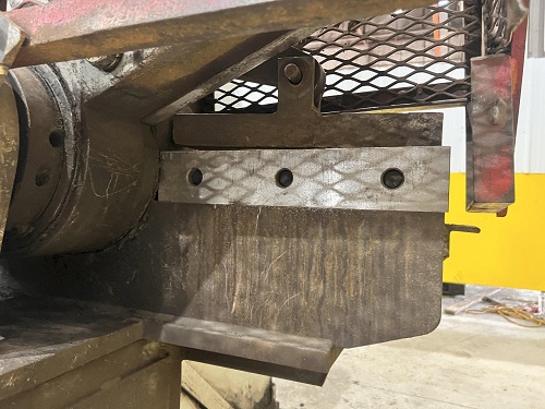 16" KRB #A114, hydraulic alligator shear, 15 HP, 15-50 SPM, feed table, hydraulic hold down clamp - Image 7