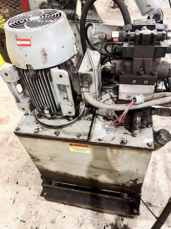 16" KRB #A114, hydraulic alligator shear, 15 HP, 15-50 SPM, feed table, hydraulic hold down clamp - Image 9