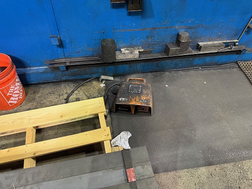 10 gauge x 12' Pacific #J110-12, hydrualic press brake, continuous, single stop, jog & self control - Image 2