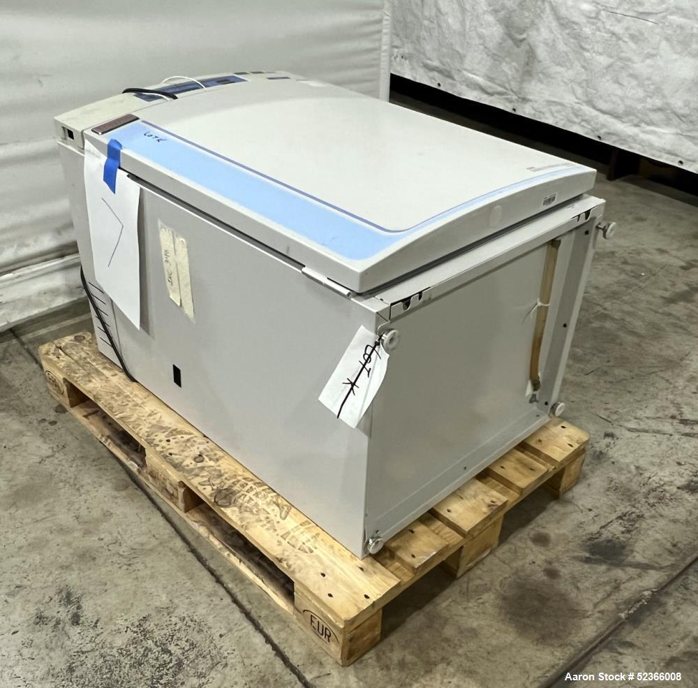 Thermo Scientific #Series-2 Water Jacketed C02 Incubator, 184L (6.5 cu.ft.) capacity, up to 55&deg;C (131&deg;F) - Image 1
