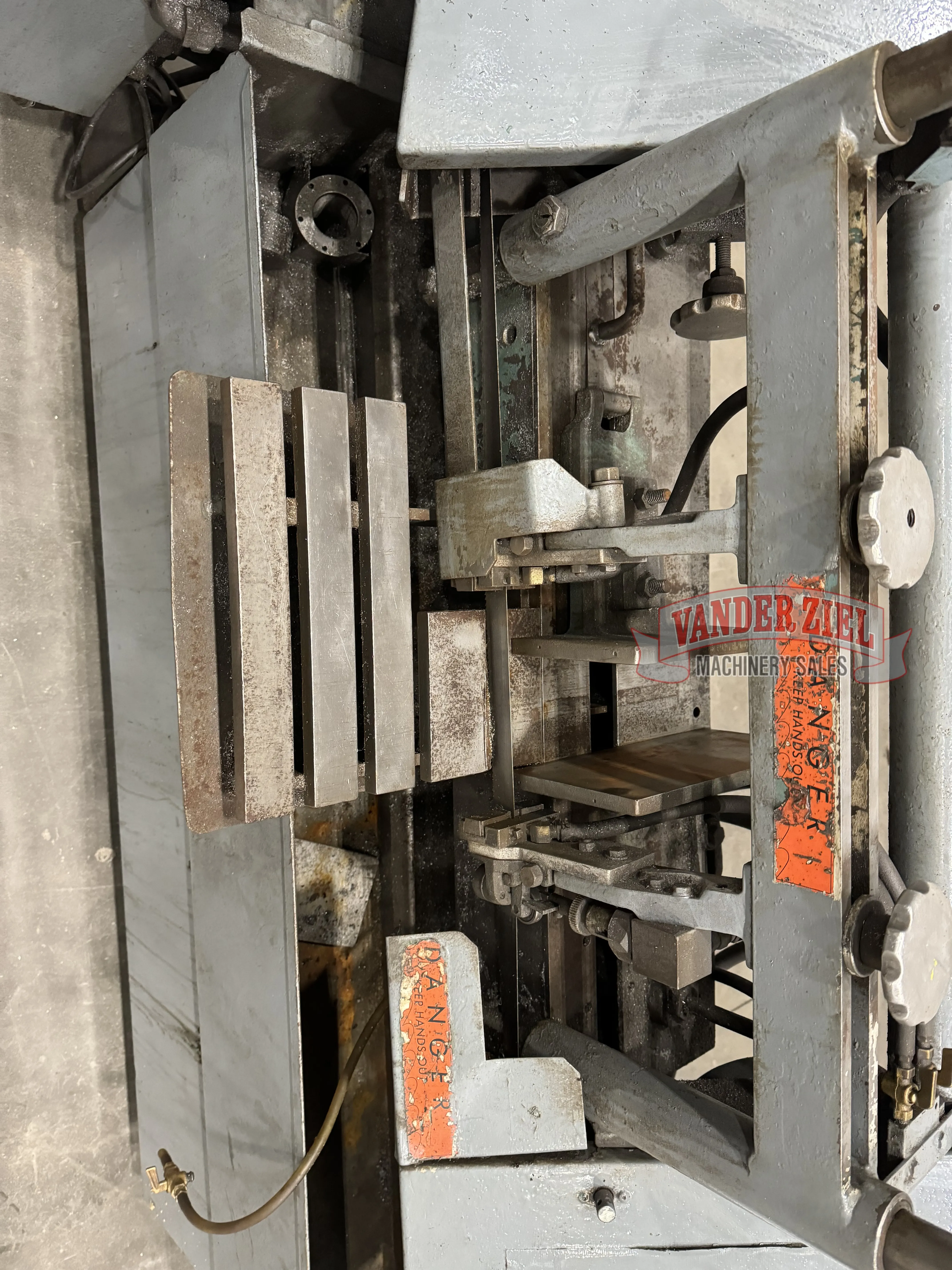 9" x 17" W.F. Wells #W-9, horizontal band saw, 11' 6" x 1" x .035" blade, 70-380 SFPM - Image 3
