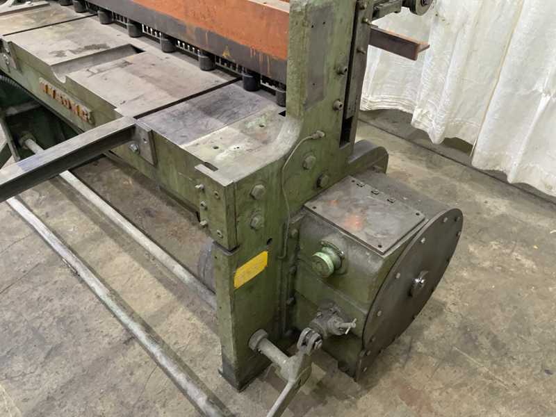 12 gauge x 4' Wysong #1048, power squaring shear, 24" manual back gauge, 8 hold downs, 3 HP - Image 4