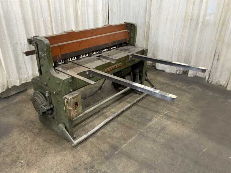 12 gauge x 4' Wysong #1048, power squaring shear, 24" manual back gauge, 8 hold downs, 3 HP - Image 7