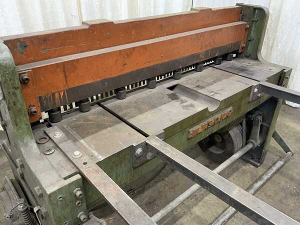 12 gauge x 4' Wysong #1048, power squaring shear, 24" manual back gauge, 8 hold downs, 3 HP - Image 10