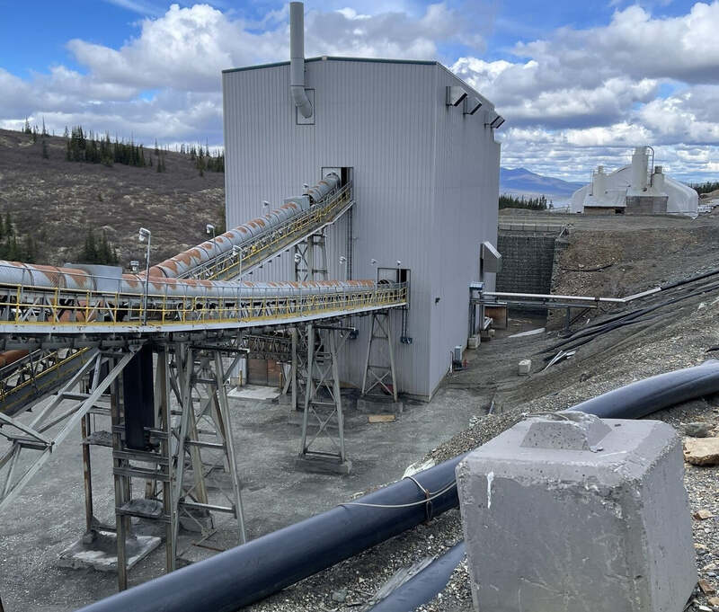 Troughed conveyor, 30" wide x 650' long, with cover & cat walk, support stands - Image 1