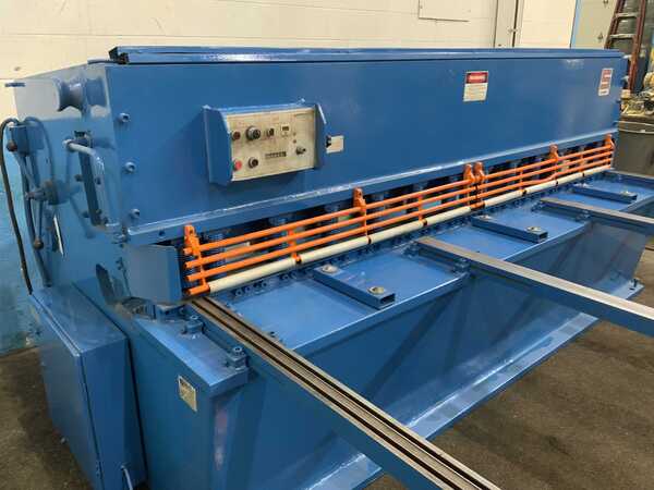 1/4" x 10' Summit #10x1/4, hydraulic squaring shear, 12" throat, 13 hydraulic hold downs, 15 HP - Image 3