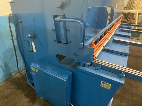 1/4" x 10' Summit #10x1/4, hydraulic squaring shear, 12" throat, 13 hydraulic hold downs, 15 HP - Image 4