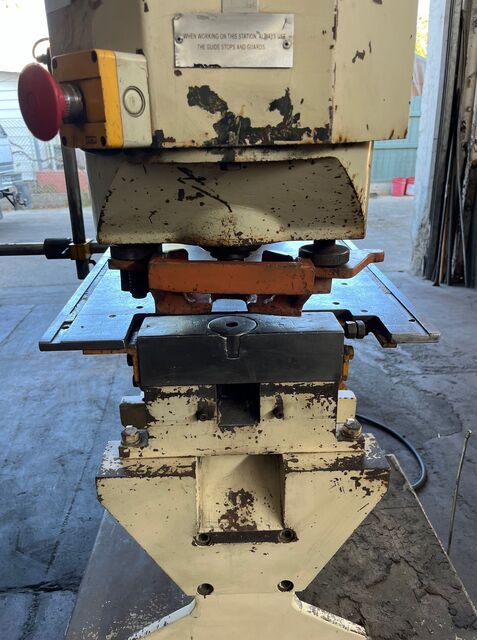 8" x 8" x 3/4" Geka #Hydracrop-165/S, ironworker, 185 ton, 24" throat, 2002 - Image 3