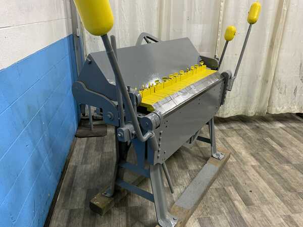 16 gauge x 6' Chicago Dreis & Krump, apron brake, 37" bending height, manual clamping - Image 9
