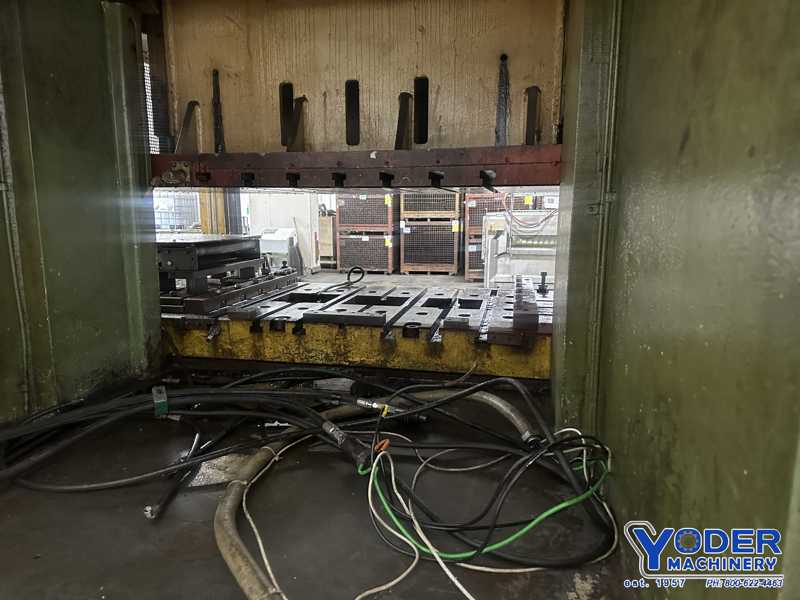 200 Ton, Minster #G2-200-72 Fixed Base, gap frame press, 8" stroke, 30" Shut Height, air clutch & brake - Image 4