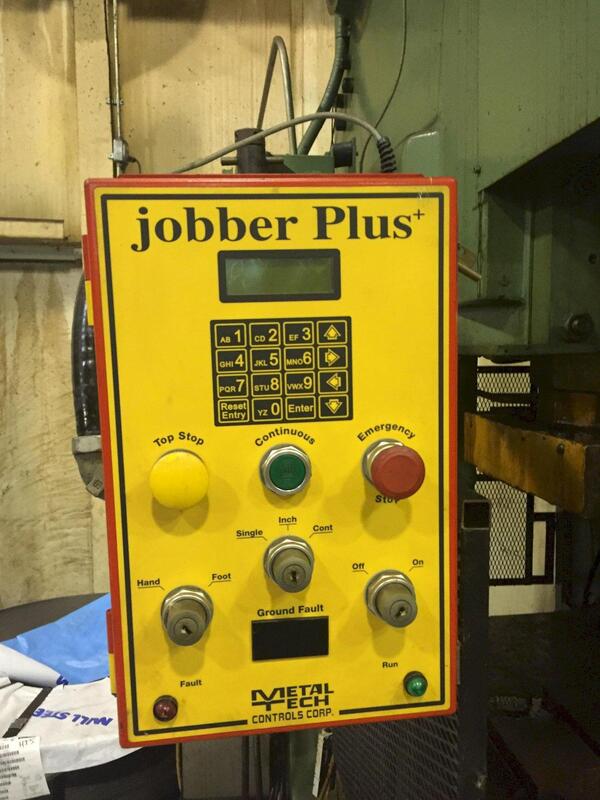 110 Ton, Brown & Boggs #110, OBI press, 6" stroke, 15.25" Shut Height, 3.87"adj., 33 SPM, 42" x27"bed, air - Image 3