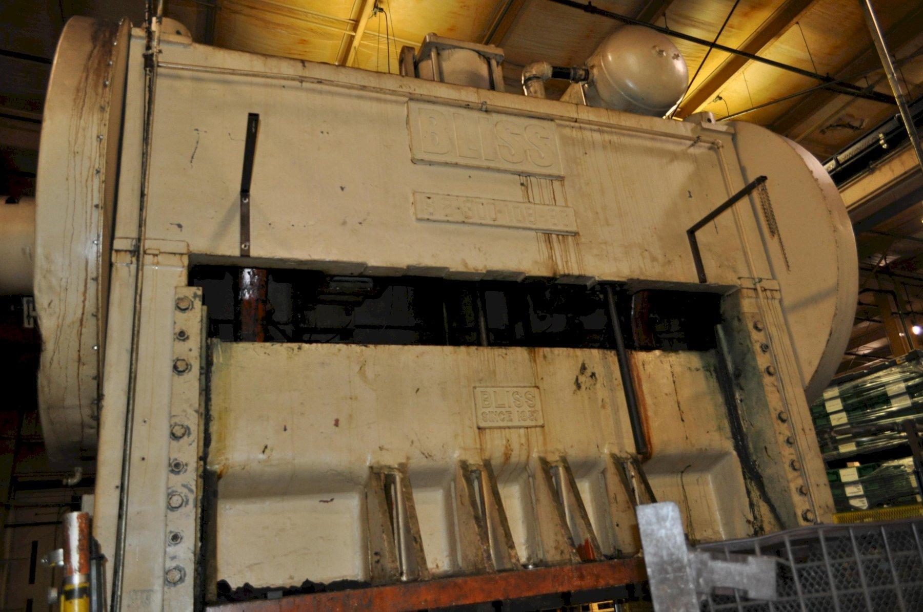 300 Ton, Bliss #S2-300, straight side double crank press, 14" stroke, 40" Shut Height, 10" ram adj., 15-30 - Image 4