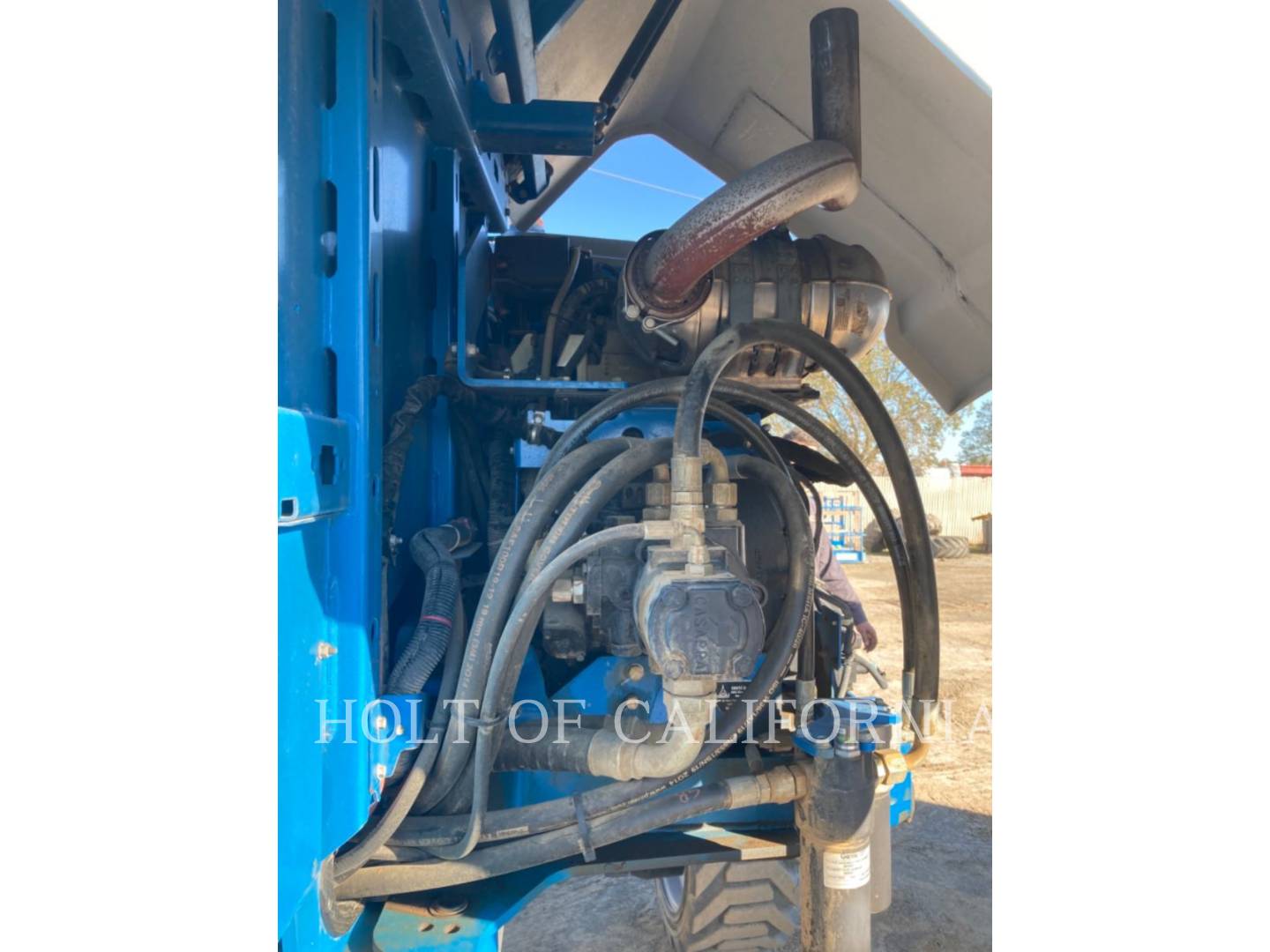 Genie Industries BOOM Z60, Articulated Boom Lift, 2077 hours, S/N: Z6215A-106, 2015 - Image 7