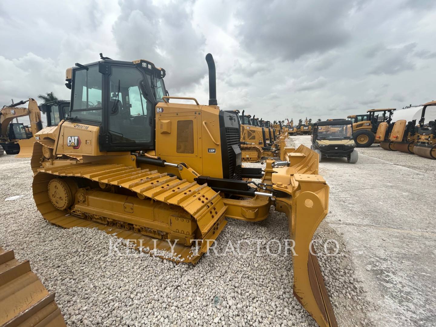 Caterpillar D4, Crawler Dozer, 5506 hours, S/N: JPH00708, 2022 - Image 2